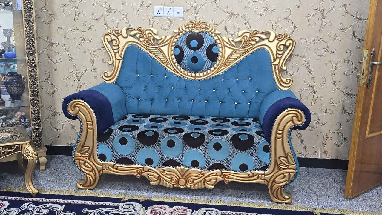 التخم ١٠ مقاعد النظافة جيدة 
السعر ٦٥٠ الف بي مجال .
الزولية ٣×٦ السعر ٢٢٥ بيها مجال .

التخم ٤٥٠ نقبل
الزولية ١٥٠ نقبل 😅
للتواصل الاتصال على الرقم 
***********
