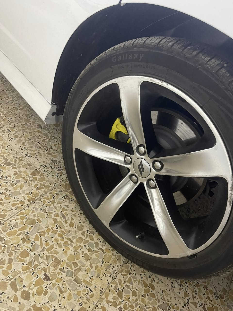 ويل كب 20 مال جارجر مئوية للبيع بي تك تاير جديد والباقيات تعبانات وبي تخم حساسات للبيع او مراوس بويل جي تي او ويل نجمة 
واذا ماكو مراوس مطلوب ويل نجمة او جي تي للبيع واذا ويا تايرات بعد احسن 
للاستفسار *********** 
مكاني كوت
