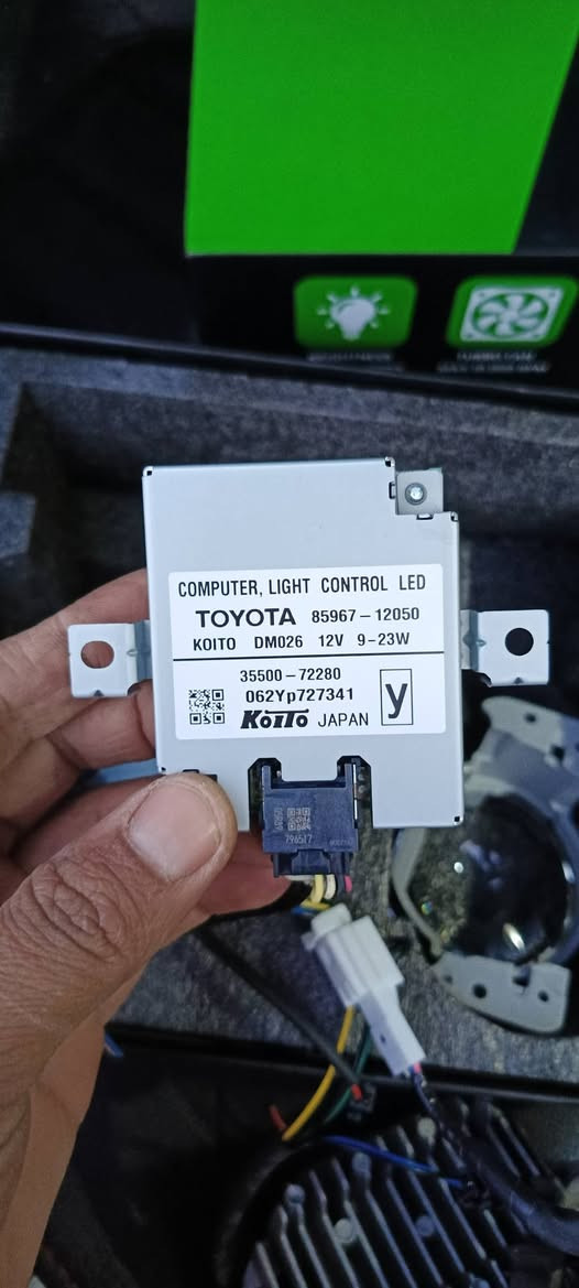 السلام عليكم.. عدسات للبيع وحده بلادي شغاله نقصه بس بوابه 2 تجاري شغاله كورله2021
ولايت كامل شغال بس الجامه موهلكد
سعرهن 85 
***********
