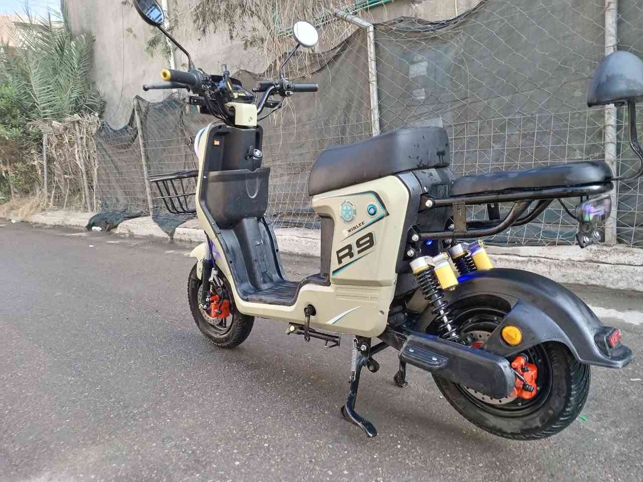 السلام عليكم
دراجه r9 للبيع!
دراجه من ماركه وناي المعروفه بعالم الدراجات
كدامكم صور الدراجه نضافه ومعتني بيه
نضام الرجوع للخلف
بريكات دسك امامي وخلفي
ملفها ١٢٠٠ واط حقيقي١٠٠٪
خمسه بطاريات الدبل
اربع سرع
بريك الأمامي دهن والخلفي غاز
(دراجه ما تعبك) بين قوسين
وبيها مواصفات بعد ما ذاكرها
مكاني الدوره المهديه الثانيه 
للاستفسار اتصل عله هاذ الرقم ***********
سعرها 480 وبيها مجال كلش بسيط اتصل وتدلل🌹
