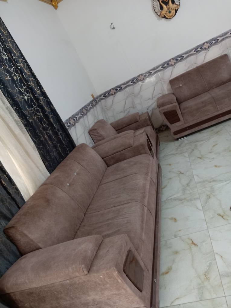 تخم تسكام مابي كسر او نازل مثل صورة ١٠ نفرات خمس قطع العنوان نجف استفسار خاص او اتصال *********** النجف, العراق
