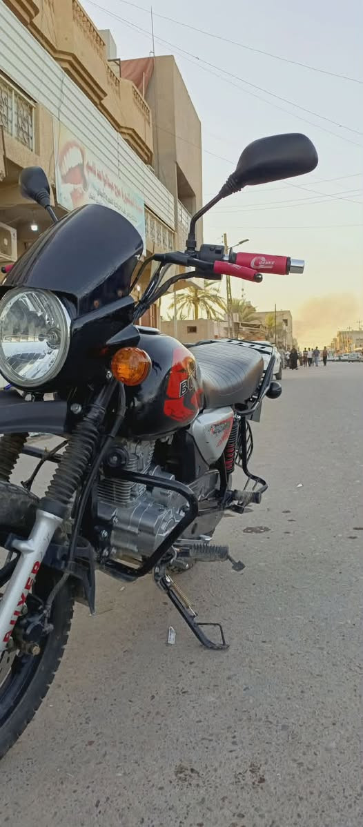السلام عليكم
للبيع فقط

بوكسر موديل 25 مكينة 26 بدون رقم بس منفيس 

للاستفسار أكثر ***********
