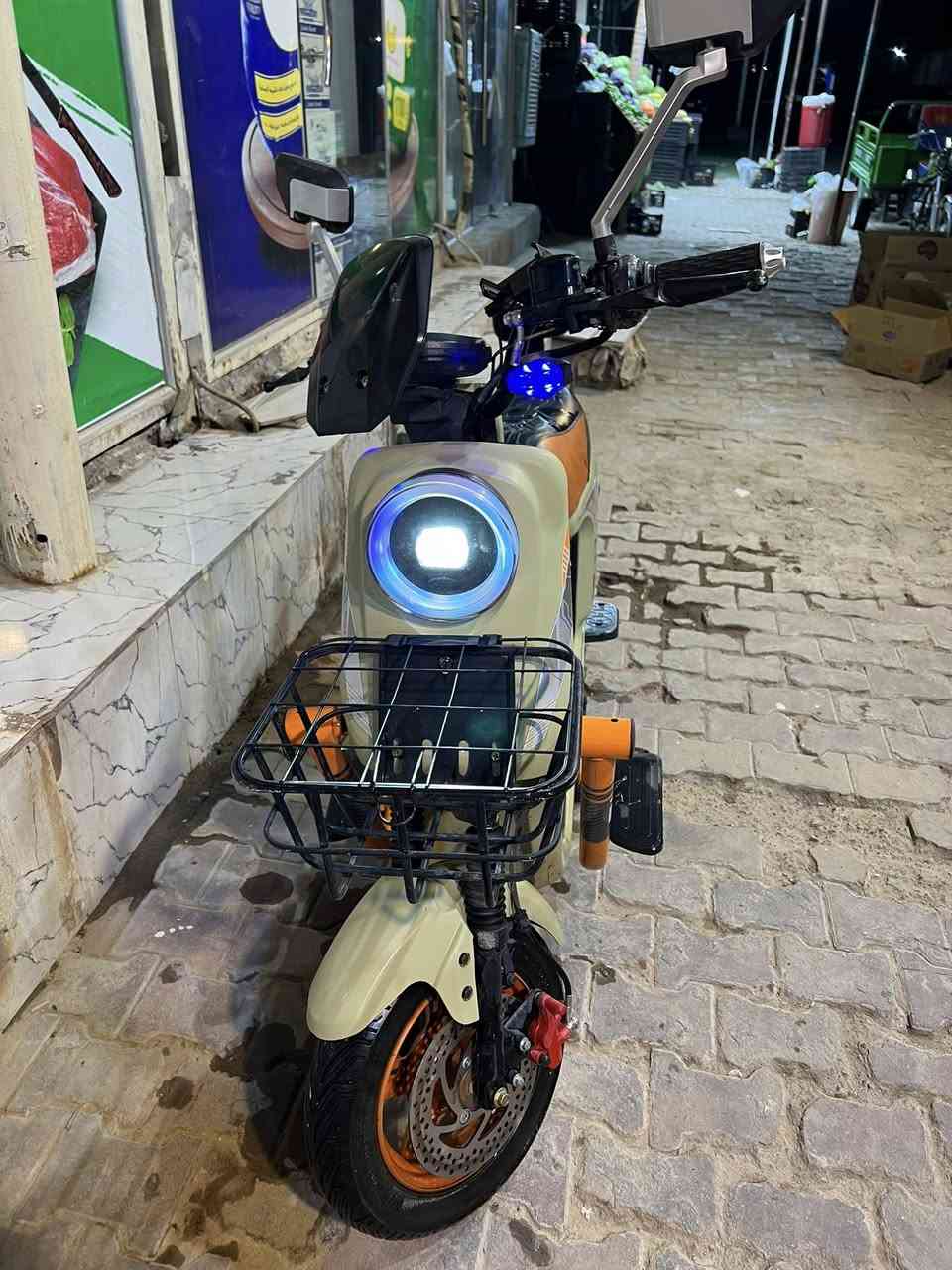 دراجة شحن H900 خمس بطاريات استخدام ثلث اشهر بس نظافه فول كلشي شغال بي اي عطل مابي الرقم تواصل واتساب ***********
