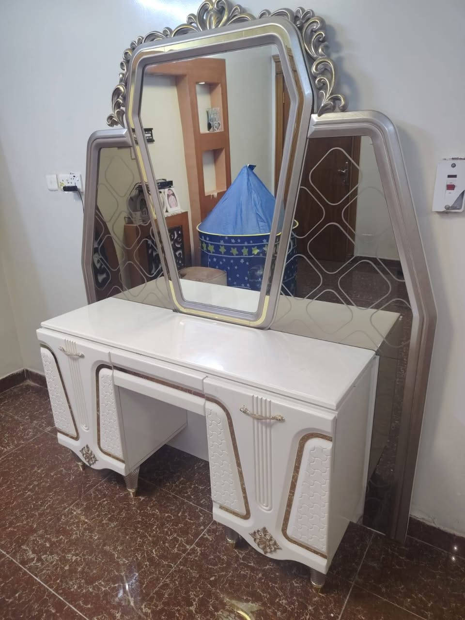 غرفه للبيع اخذتها ب 4 مليون بحاله جيده جدا تركي اصلي السعر 850
الاستفسار الاتصال ***********
