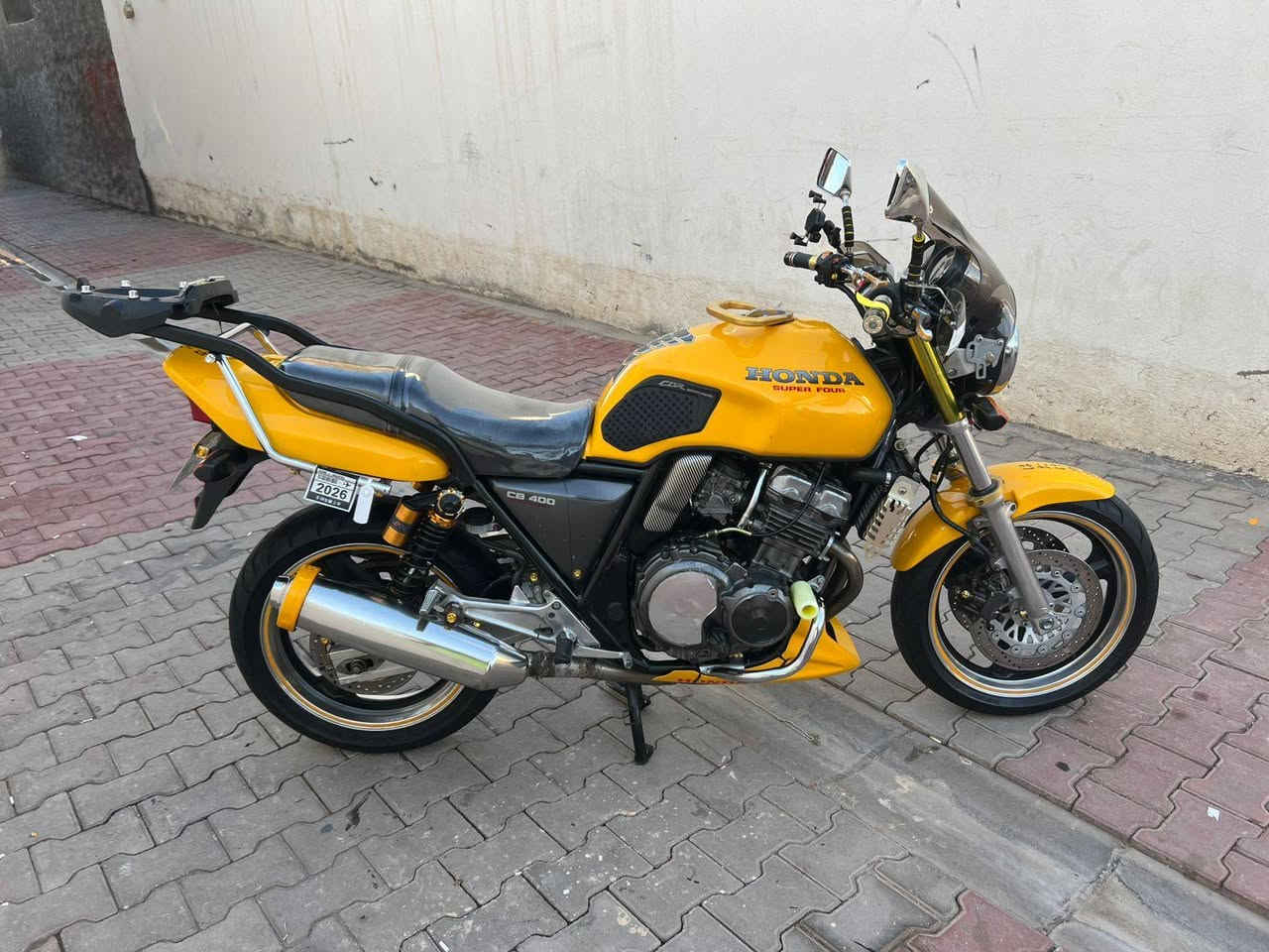 سلام عليكم  
CB400 
جيل اول 16 ولف  كفاله عامه بعدهه عله وضع شركه متصرف عليها لو ربع مال رمبه 
  بدون اوراق وبدون رقم 
 (( السعر 18 ونص ))
 عنوان رمادي تاميم ***********
