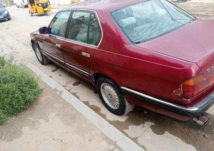 بي ام ٧٣٥ رقم انكليزي بغداد سنويه بعده ما صاقطه 2026 كير ومكينه جدد تبريد عاطل ويرادله ادامه صدر
٣٨ $ وبيه مجال بسيط
مكانه بغداد ***********
