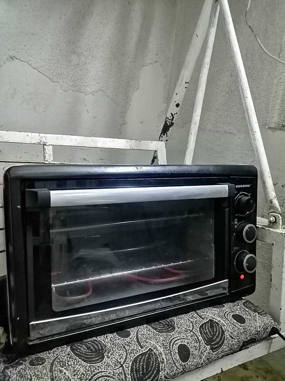 اوفن نظيف وشغال حجم كبير السعر ٣٥ الاتصال عالرقم *********** ويوجد خدمه توصيل
