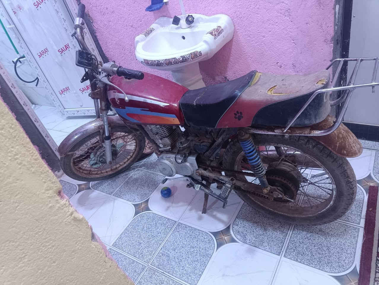 سلام عليكم دراجه للبيع سعره 200 وبيه مجال مكان بصره 5ميل ***********
