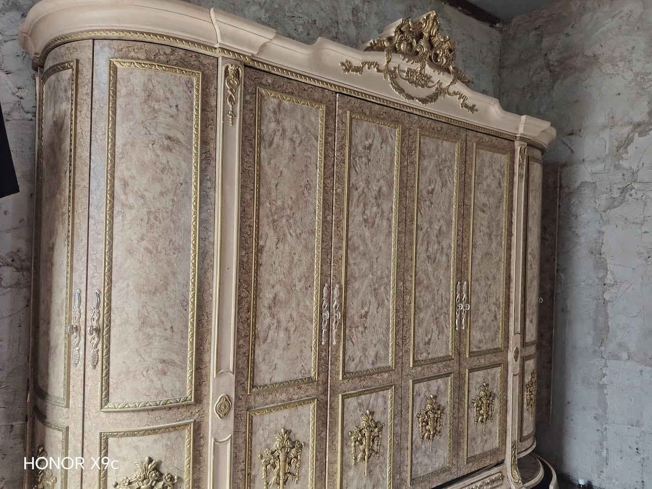 غرفه نوم اللبيع جاهزه ونضيفه وياه ميوزه عدد 3 حلوه كلش سعر خاص عامرية الفلوجه @إشارة ***********
