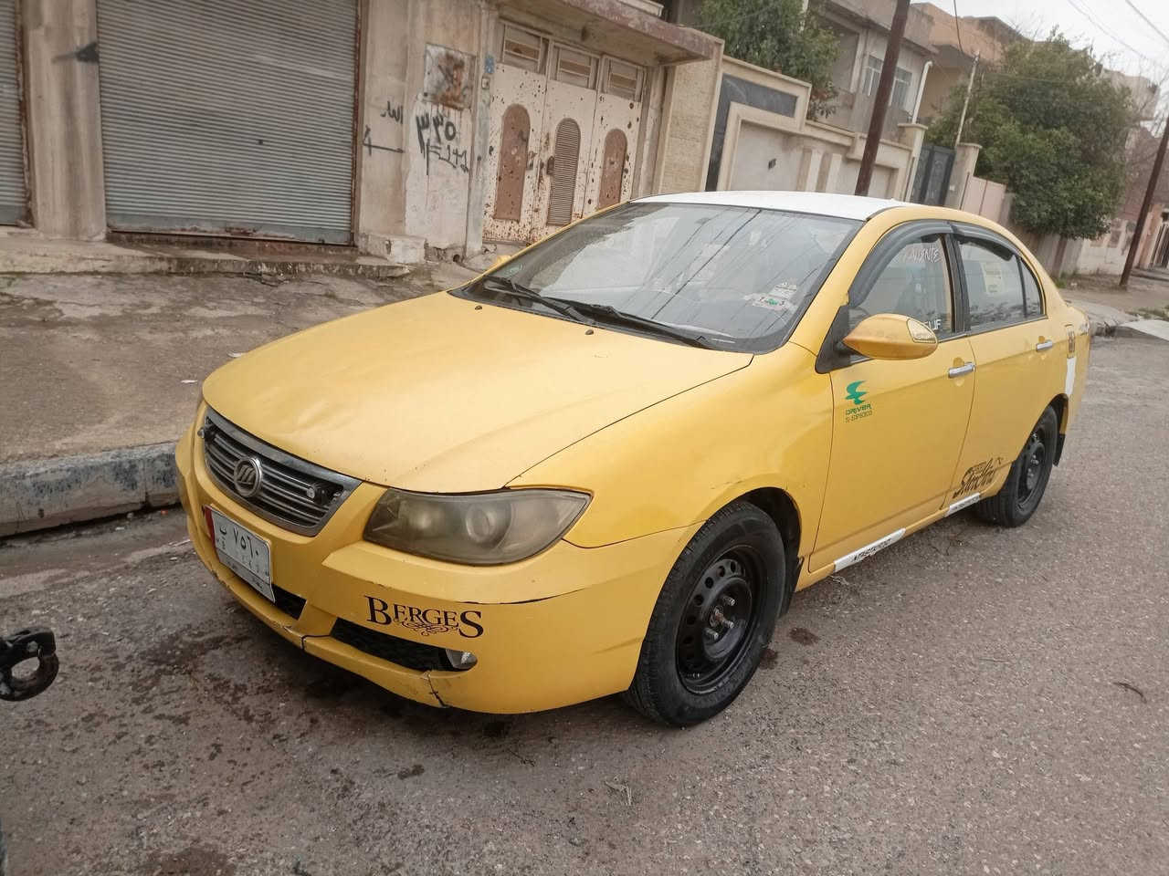 السلام عليكم
للبيع موديل 2011 محرك وكير يارس توماتيك 

 كابون بانزين بيها ما بيها لا ضرر ولا معجوع  

كهربائياتها كلها شغالاطخمها جديد طخم تاير جديد 

تتفئ تبريد كله شغال سياره مال بيت مو مال شارع

صاحبها شرعي موجود بل موصل 

 هيئه غرامات تاخذ صفر 

سعر 47وبيها مجال 

رقم ***********
