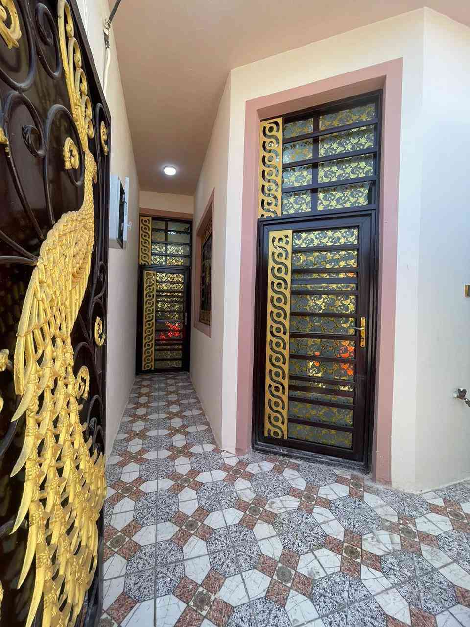 بيت للبيع مساحة 50 متر بصف الركن 

صب اساس وسقف 
منطقة 24 خلف حديقة شريط ميسان 
البيت نظيف كولش 
وخلفه شارع الشيوخ 
متكون البيت من طابقين
استقبال وصيحات بره وصحيات جوه ومكشوفة ومطبخ كبير او ممكن يصير صالة ويتحول المطبخ بالمكشوفة 
والفوك غرفة وصاله 
الاساس والسقف صب 
الطابق الثاني الغرفة والصالة اعكادة بيت جاهز 
السعر 69 مليون وبي مجال بسيط 
للاستفسار اتصال فقط 
***********
