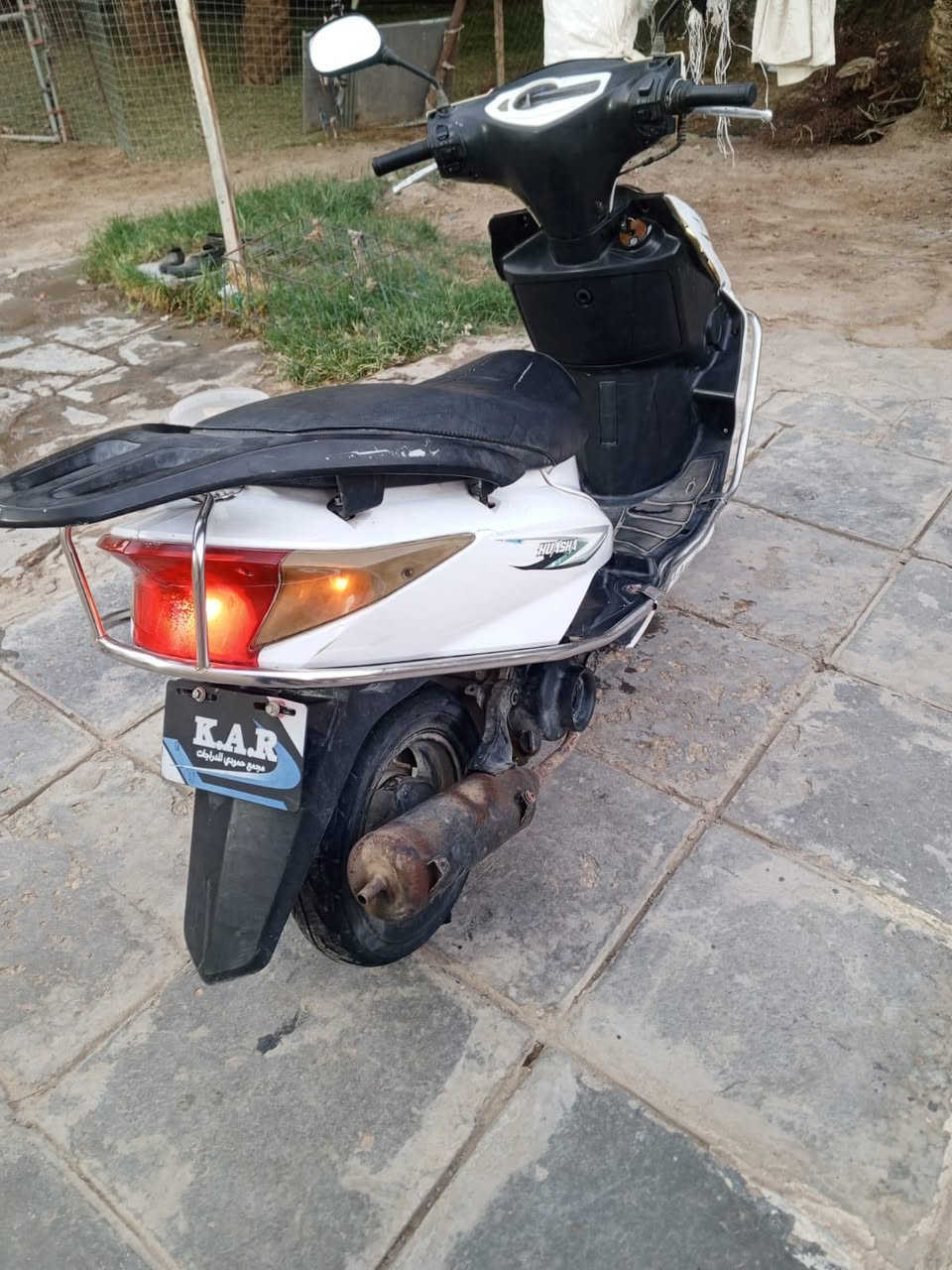 السلام عليكم دراجه سكنس هوشا للبيع محرك ماكس جديد كهربائيات شغاله دراجه نضيفه وما نقصه شي السعر ٣٥٠وبيه مجال للشراي مكاني ناصريه مركز ***********
