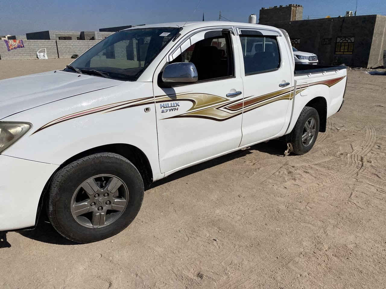 سلام  عليكم  بيك 2006  كفالة عامه بيهه  فخذه مبدله وبيهه صبغ هاذ بصور  الباقي  كفاله عامه  مكينه حلوه  ما تنقص تخم تايررات  العين تحكم عل صور مكاني بصره دير  سعر 115 بيه مجال حق جيه.   رقم تلفون ***********
