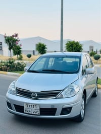 نيسان فيرسا • ٢٠٠٩ • بلا بويه