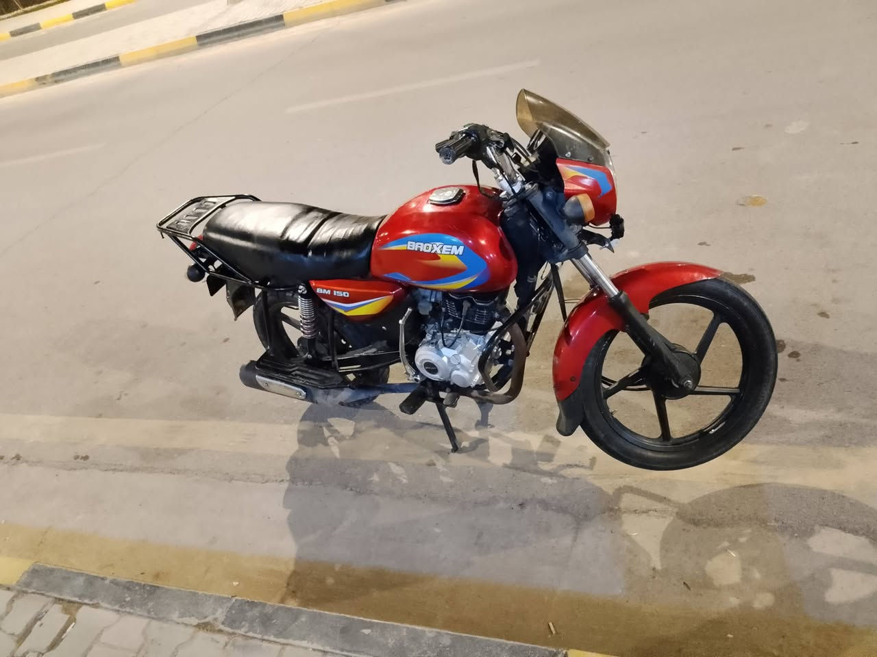 السلام عليكم بوكسر للبيع
أوراق اصولي 
مديل 2020
كهربائيات شغاله 
محرك مكفول 
سعر 1100
رقم ***********
