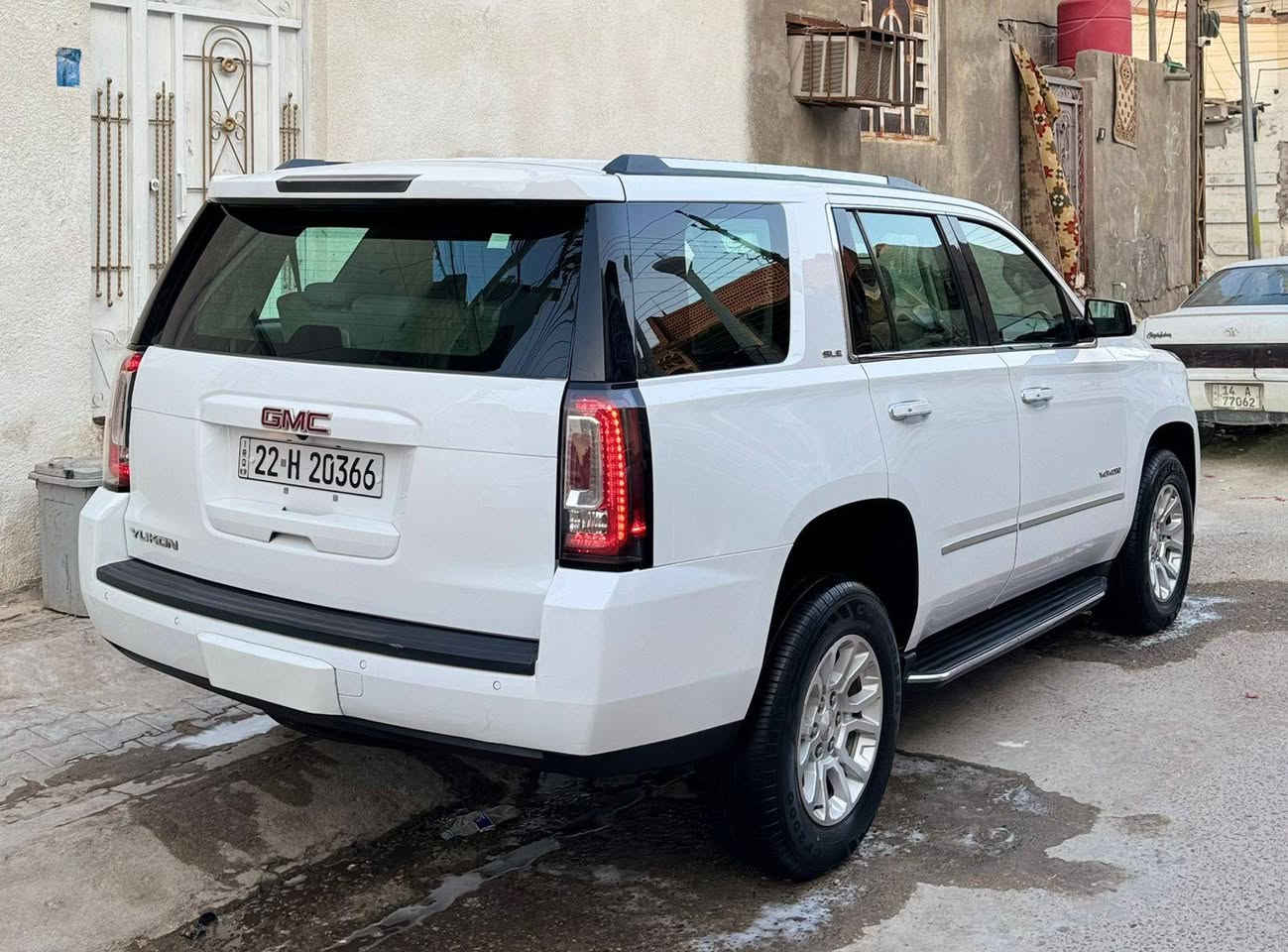 سلام عليكم يوكن 2017خليجي رقم اربيل دولي جديد تحويل أو وكاله مكينه 5300مامفتوحه ماشيه95 مواصفات SLE سياره جديده فقط صبغ في الجاملغ الامامي الخشم 
مكان السياره بصره 
رقم الهاتف:***********
