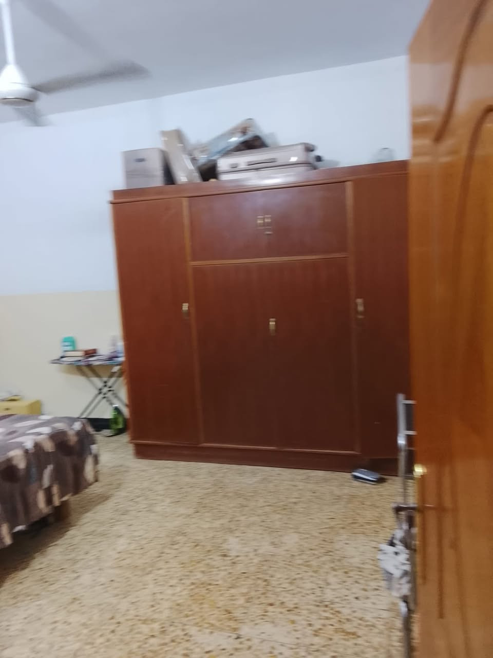 بيت للبيع في حي الوفاء – موقع مميز وخدمات متكاملة

 العنوان: حي الوفاء.
 الموقع: موقع ممتاز جداً، يقع مقابل حديقة مباشرة وقريب من مدرسة
🏠 مواصفات البيت:
 المساحة: 100 متر مربع.
 عدد الطوابق: طابق واحد.
 التصميم الداخلي: يحتوي على غرفتين نوم وصالة ومطبخ مع الملحقات الصحية.
💰 السعر والاتصال:
 السعر: مناسب جداً.
 للاستفسار ولمعرفة السعر: يرجى التواصل مباشرة عبر الرقم: ***********
مكتب نسر الشموخ
