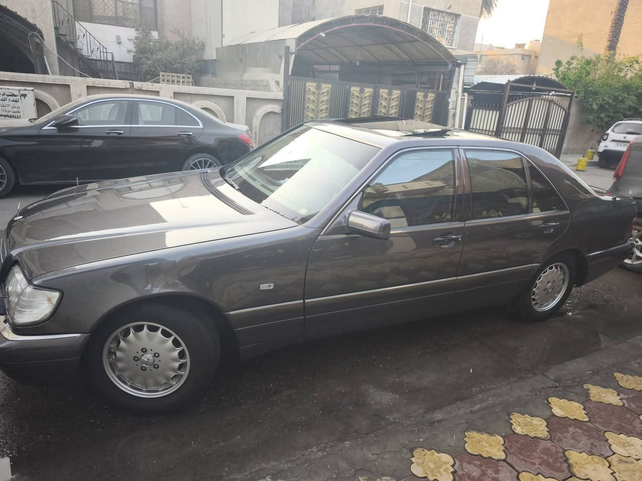 سلام عليكم ...
شبح موديل 92محدث 97ماعدا الشاشه..تحديث داخل وخارج فول مواصفات 
سلايد 
برده خلفيه 
حساسات خلفيه
غرفه جلد
محرك وارد هو والكير 
بصمه فتح وقفل
كل الكهربائيات كامله ماكو اي جطل
تبريد جديد وارد
تخم تاير جديد مع الأسبير وخمس وياله سيفونه
باتري جديد..
السياره جاهزه ومميزه بالشارع ومال جناي..وبالعافيه عالياخذه.. 
السعر 12 الف دولار وبيه مجال للمشتري
تحويل ثاني يوم..
عزيزي معجبك المنشور اعبره وكل واحد يعرف قيمة حلاله
***********
