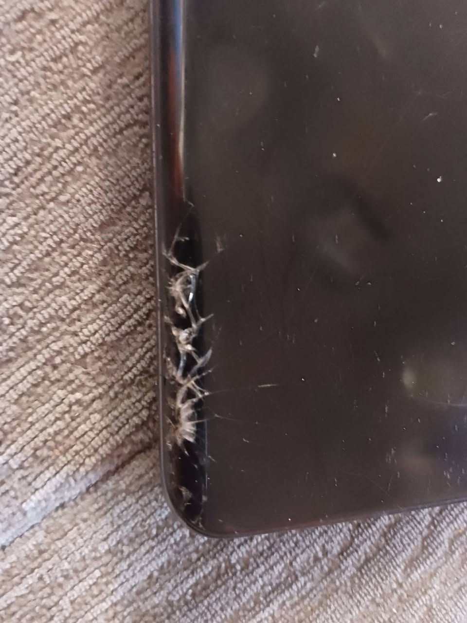 جهاز هونر x9b 5G
للبيع او مراوس بجهاز يشغل 120 فريم بوبجي 
جهاز كلشي شغال اي خلل مابي شرط فحص 
فقط كسر بل حساس تبديله 30 الف وجامه 5 لالف حته مامثره ع كاميرا ولمس كلش حلو لايعلك  ولاشي اخر 
ذاكره 256 بطاريه 5800 بوبجي 90 فريم سلاسه تخبل 
جهاز وياه كارتون الاصليه وكيبل واحفضات 2 
ملاحضه .ضهر بي شخطين نعمات مابينات كلش 
رقم *********** خاص مفتوح 24 ساعه متواجد وتساب 
سعررر 150 قفل قفل مستعجل 
ضمان اسبوع اذه بي خلل
