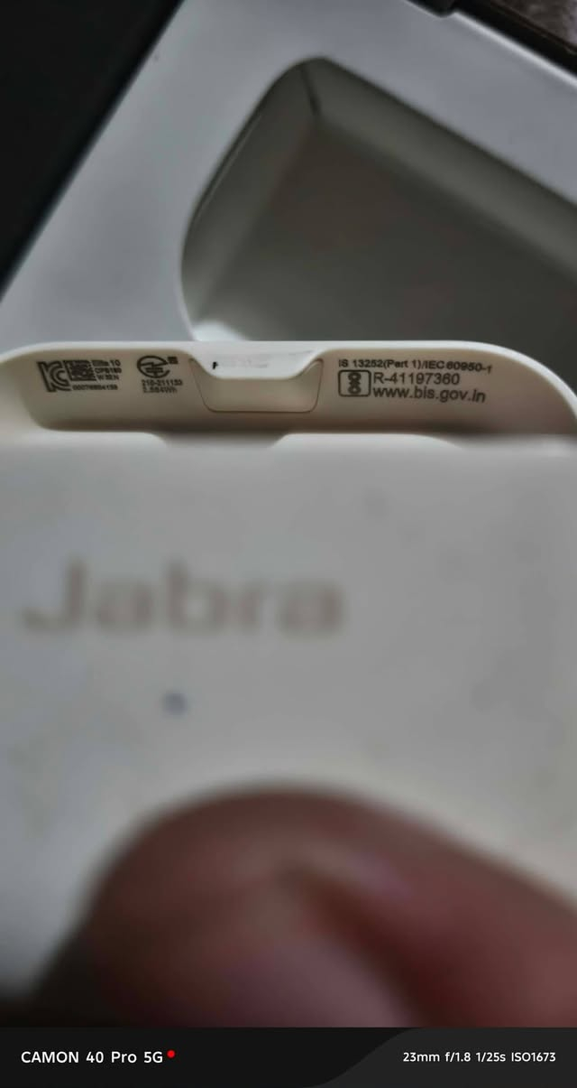 🎧 Jabra Elite 10 Gen 2.. طاقة جبارة وصوت خيالي!
​لا تكتفِ بالاستماع فحسب، بل عش التجربة مع أحدث جيل من "جبرا"، المصمم ليواكب يومك الطويل دون انقطاع.
​🔋 ثورة في البطارية والشحن:
​36 ساعة من المتعة: إجمالي عمر بطارية يصل إلى 36 ساعة (عند إيقاف عزل الضوضاء) و 27 ساعة (عند تفعيل العزل).
​شحنة واحدة تكفي: استمتع بـ 6 ساعات متواصلة من الموسيقى بشحنة واحدة للأذن مع تفعيل ANC، أو 8 ساعات بدونها.
​شحن البرق: ⚡ هل أنت مستعجل؟ 5 دقائق فقط في العلبة تمنحك ساعة كاملة من الاستخدام.
​شحن ذكي: تدعم الشحن اللاسلكي والشحن السريع عبر USB-C.
​🛠️ المواصفات التقنية "الوحشية":
​العلبة الذكية (Smart Case): أول علبة في العالم تعمل كـ "جهاز بث"؛ وصلها بأي جهاز (شاشة طيارة، تلفزيون) وستنقل الصوت للسماعة لاسلكياً بجودة عالية.
​صوت Dolby Atmos المطور: صوت محيطي 3D مع خاصية تتبع الرأس لتشعر أنك في قلب الحدث.
​عزل ضوضاء ANC مضاعف: أقوى بمرتين من الجيل السابق، يعزلك عن العالم تماماً.
​تصميم ComfortFit: تصميم "نصف مفتوح" يمنع الضغط داخل الأذن، لارتداء مريح طوال اليوم.
​متانة خارقة: معيار IP57 لمقاومة الماء والغبار (يمكنك غسلها بالماء!).
​الخيار الأمثل للمحترفين وعشاق الصوتيات! 🚀***********
