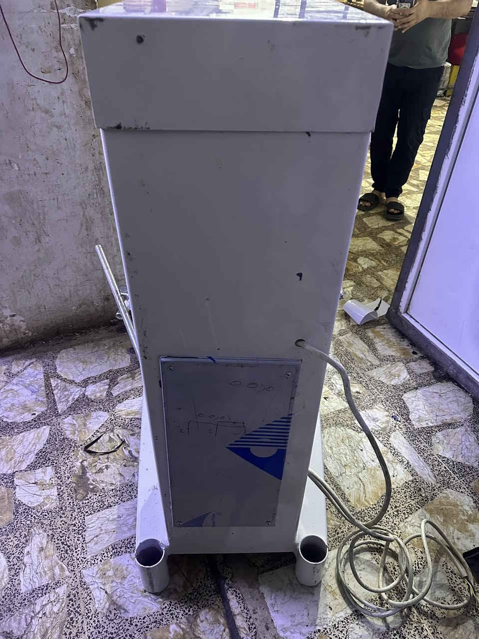 سلام عليكم عندي خلاط تركي للبيع 60لتر  تري فيز
نظيف العنوان بغداد لاستفسار على ***********
***********
