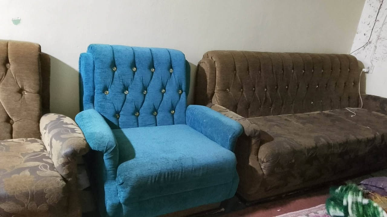 للبيع
قنفات اثنين واربع كراسي
اسفنج وخشب حيل قوي
واسفنج ابد مايهفت


**إذا كنت صاحب هذا الإعلان وتريد حذفه لأي سبب، رجاءا أرسل رسالة إلى الدعم الفني**