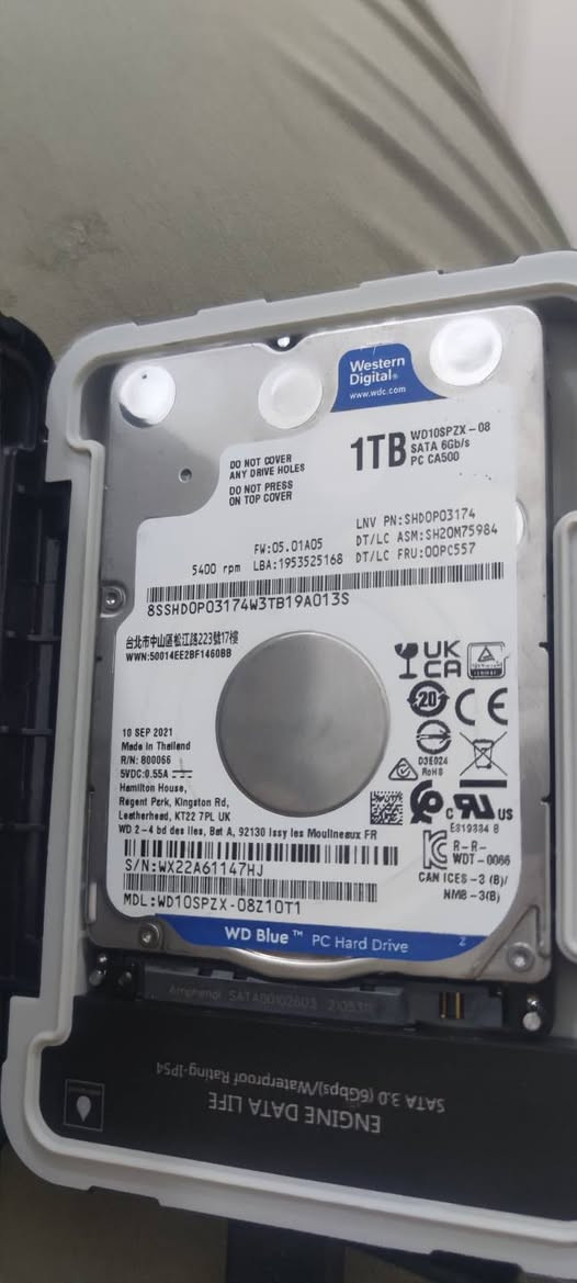 هارد 1 تيرا للبيع 
ما مستخدم قليل جداً


**إذا كنت صاحب هذا الإعلان وتريد حذفه لأي سبب، رجاءا أرسل رسالة إلى الدعم الفني**