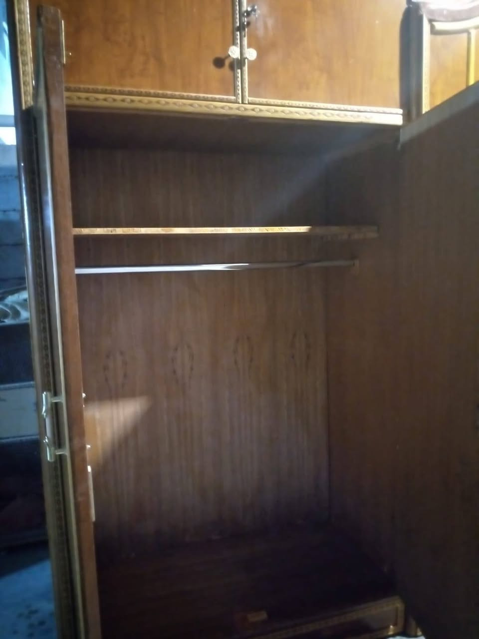 كنتور ابو ٦طابقين تسكام اخو جديد الطول ٣٦٥ سنتيم الارتفاع مترتين ٥٠ سنتيم سعر مع شد ٣٧٥ بيه مجال لشراي  عنوان حي عامل منطقه ثانيه رقمي *********** محمد نجار
