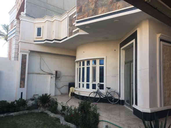 بسم الله الرحمن الرحيم 
السلام عليكم ورحمة الله وبركاته 

توفر لدى مكتب آلعين بيت مساحه 400 بيت متكامل متكون من 2 غرف ومطبخ حار وبار وصاله وديوانيه وصحيات خارجيه وداخليه 
المكان الصوفيه يبعد عن الشارع الرئيسي اقل من 150 متر 

سعر البيت 185 مليون وقابل للتفاوض

للاستفسار اكثر زياره مكتب العين للعقار او الاتصال على الأرقام التاليه  ***********-***********
