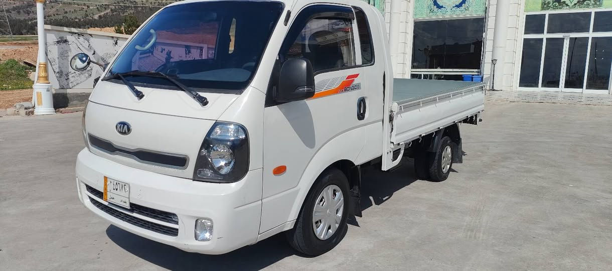 سەرەتابەناوی خوا 
کیا 2014 توماتیک 
3000سوپەر مەکینە ڕەش
5دووگمە
تەبرید ساردوو گەم 
بریکی بەسراوە 
کارە بای بەسراوە 
ناوبو دی بەسراوە
ئاوێنە ئیشارەت 
6تایەیلوک 
***********
***********
