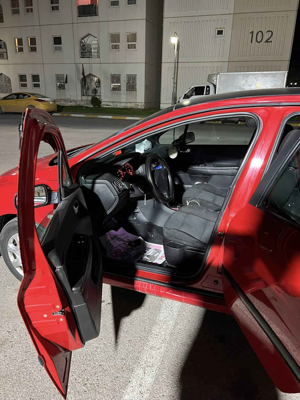 سلام عليكم بيجو 307 موديل 2006 للبيع  السياره كامله ما عده الصدر لامامي  نضيفه السياره السونار موجود بل صور شبيه صبغ وبيها نواقص بسيطه جدا 
تايرات 4 جديد 
سقف كنتاره 
سنويه بسمي تحويل ثاني يوم  
لايت عالي زينون 
كهربائيه كلها شغاله 
تبريد مالتها ثلج شرط الفحص 
سستم صوت شغال كله 
شاشه وكامره 
السياره معروضه 55 وبيها مجال حك الجيه مكاني جسر ديالى الجديد
لاستفسار اكثر اتصال او واتساب
***********
***********
