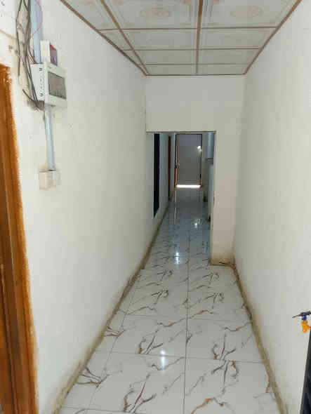 بيت للايجار البصره ابي الخصيب منطقه العوجه المساحه 150م  وإلسعر  250 الف في شارع المختار يتكون من غرفتين ودوانيه ومطبخ وحمام كله سراميك وسقف ثانوي كل البيت داخل وخارج البيت وتأسيس ماي جديد وتأسيس كهرباء جديد البيت كله جديد غريب شارع عام عشار وشارع عام ابي الخصيب وشارع الوسطي رقم ***********
