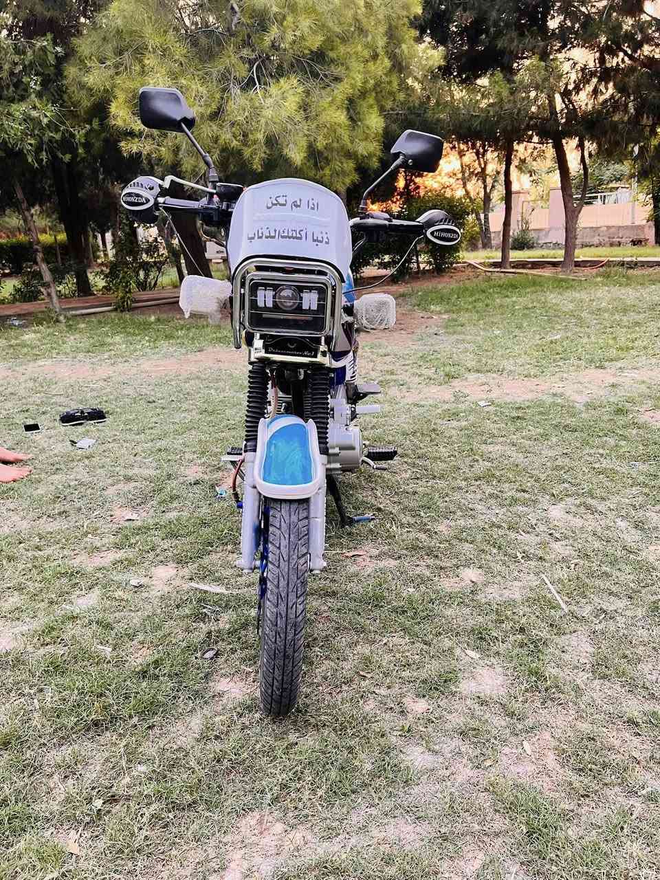 سلام عليكم دراجه سيفان موديل 24 محرك 200cc شرط ما مفتوح 5 كير اوراق كامله للبيع السعر 700 وبي مجال دراجه نضافه 100/100 مكانها قضاء مخمور *********** اتصل ودلل
