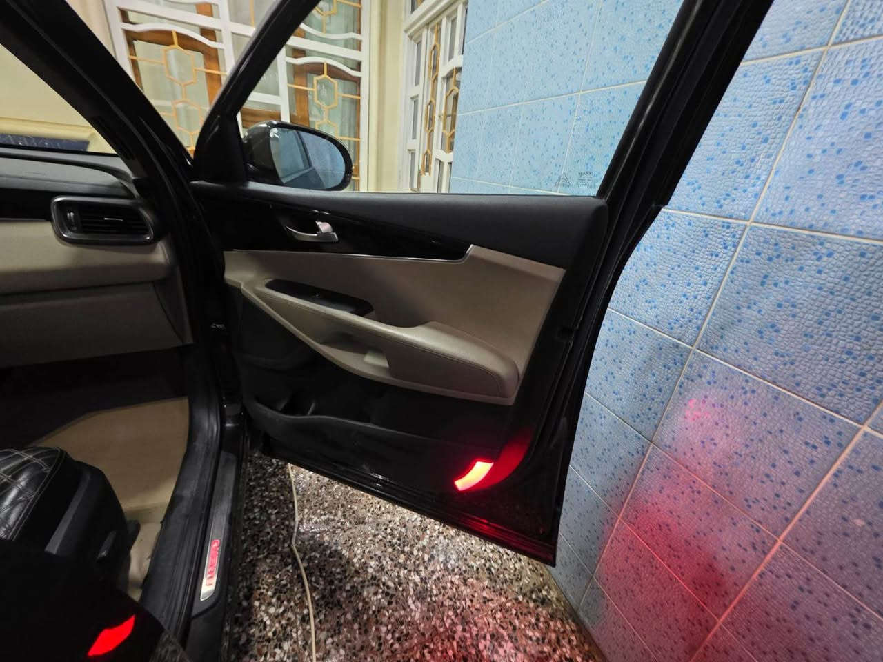 السلام عليكم 
كيا سورنتو للبيع ٢٠٢٠ خليجي مكفوله من الصبغ بيه طخات موضحه بلصور السعر ٢٦٠ ورقه وبيه مجال ماشيه ١٠٩ محرك ٣٦٠٠ سته سلندر فول مواصفات واحد على واحد اللون جوزي الاتصال *********** مكان السياره الكراده داخل 
مكلف بلنشر بغداد, العراق
