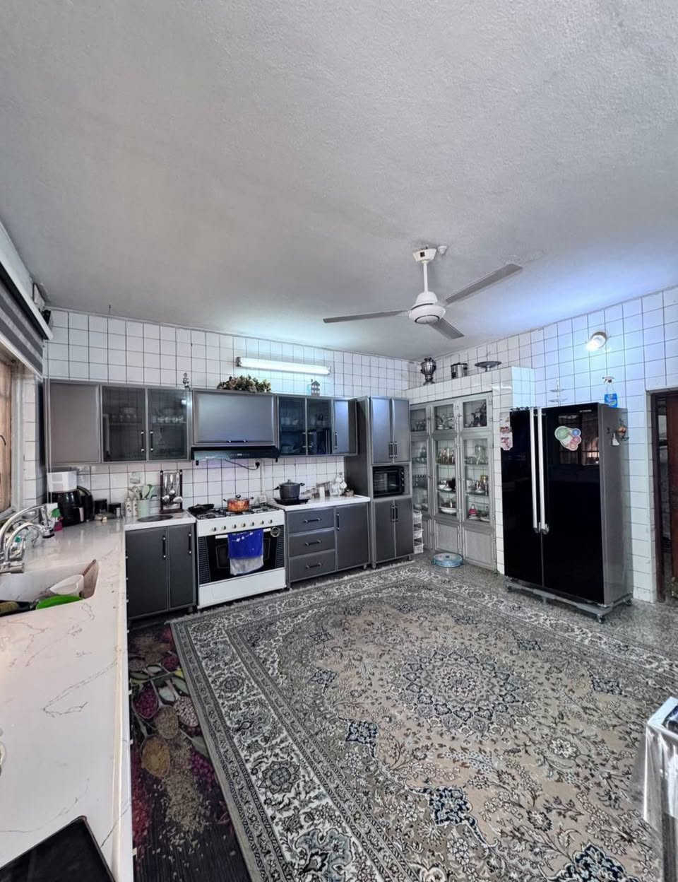 سعر الدار 220 مليون
دار للبيع ( حساب ارض )
الموقع : حي البلديات ( قرب مسجد الايمان )
المساحة : 220 متر 
الواجهة : 11 متر
الاتجاه : شروق تام
فرع صبة
الطابق الاول : غرفة نوم هول واستقبال ومطبخ وصحيات
الطابق الثاني : 3 غرف نوم وهول وصحيات 
سعر المتر مليون دينار قفل 
نستقبل عروضاتكم في اغلب مناطق الجانب الايسر
موقع المكتب :  سايدين الصديق قرب مرطبات البحرين 
*********** 
***********
