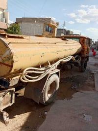 هينو٨٢للبيع مكفول كفاله عامه بس القمار يراد له صبغ  السعر ١٠مليون للست...