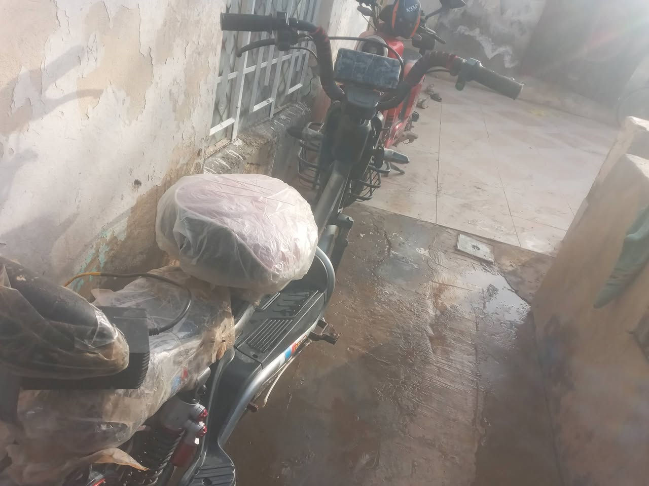 حجم 16
السعر 225
5بطاريات 
ابريك امامي وابريك خلفي شغال 
اكلوب امامي 
اسويج وبصمه تشغيل عن بعد 
يمشي 30 كيلو  بل شحنه الوحده 
شاشه 
سله اماميه 
النشران عطلانات 
التاير طوب 
اربع سرع 
السرعه 56
الكشن مغلف 
دبلات خلفيه
العنوان ديالى بعقوبه كاطون الرازي بشارع ابو رباح


**إذا كنت صاحب هذا الإعلان وتريد حذفه لأي سبب، رجاءا أرسل رسالة إلى الدعم الفني**