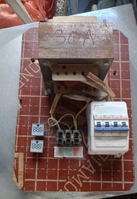 رافعة فولتيه 3 خطوط 30A للبيع 07818378209