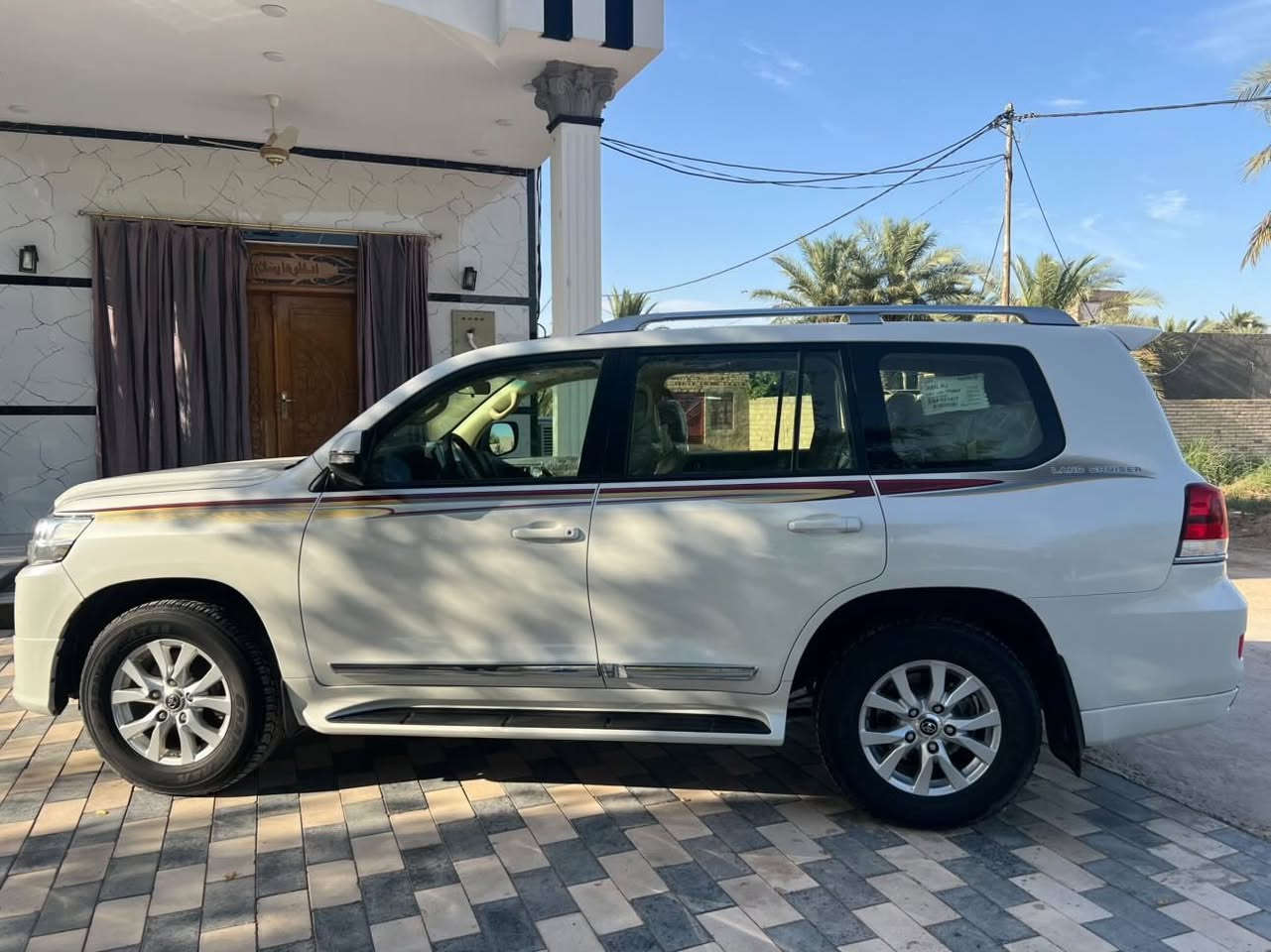 السلام عليكم للبيع لاندكروز GXR بريم  كفاله عامه بأسمي رقم بغداد مواصفات الفول معروفه مكانه النجف الأشرف  ***********
