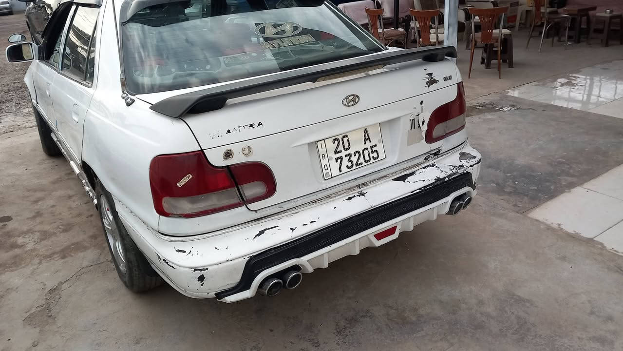 سيارة مال جنطة وجاهزة للاستخ
​🚗 للبيع: هيونداي إلنترا (بطة) - ملكة الاقتصاد والعملي
​سيارة مال جنطة وجاهزة للاستخدام، نظيفة وما ناقصها شي!
​النوع: هيونداي إلنترا (Hyundai Elantra).
​الموديل: جيل التسعينيات المعروف بمتانته.
​الرقم: رقم سليمانية (20 A).
​الحالة العامة:
​المحرك: مشاء الله، المحرك نظيف وجاهز (مثل ما واضح بالصور) وصوته ناعم.
​الكير: كير ممتاز وما بيه أي مشاكل.
​الصدر: الصدر مجدد ونظيف، السيارة تمشي بثبات.
​التبريد: شغال وثلج، والتدفئة هم ممتازة.
​🛠️ المواصفات والإضافات:
​معدلة تعديل خارجي (سبويلر خلفي ودعامية خلفية رياضية مع دبل صالنصة).
​داخلية نظيفة ومريحة.
​سيارة اقتصادية جداً بصرف البنزين وعملية للمشاوير اليومية.
​تايرات بحالة جيدة جداً.
​السعر: ( 33ورقة ) وبيه مجال بسيط للطيبين❗️
المكان: (ديالى ، الغالبية ، مجاور محطة وقود اشنونا الاهلية ، معرض الواثق).
​للاستفسار والاتصال:
📞 (***********)
