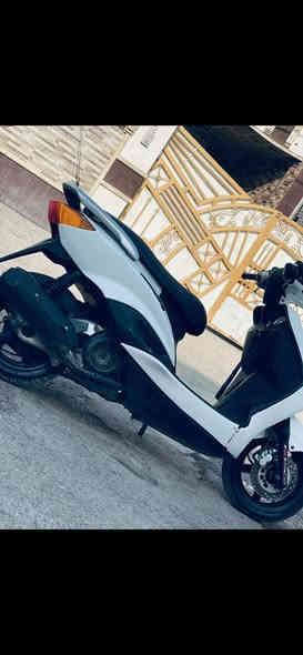 سلام عليكم ورحمة الله وبركاته من رخصة الادمن سكنس نثيه 110للبيع نضيفه كلش حلوه أمانة الله مثل الي بل صوره طبق الأصل السعر 450وبيهه مجال للطيبين المشتل شارع الجامع ***********واتساب وبيك خير ودلل
