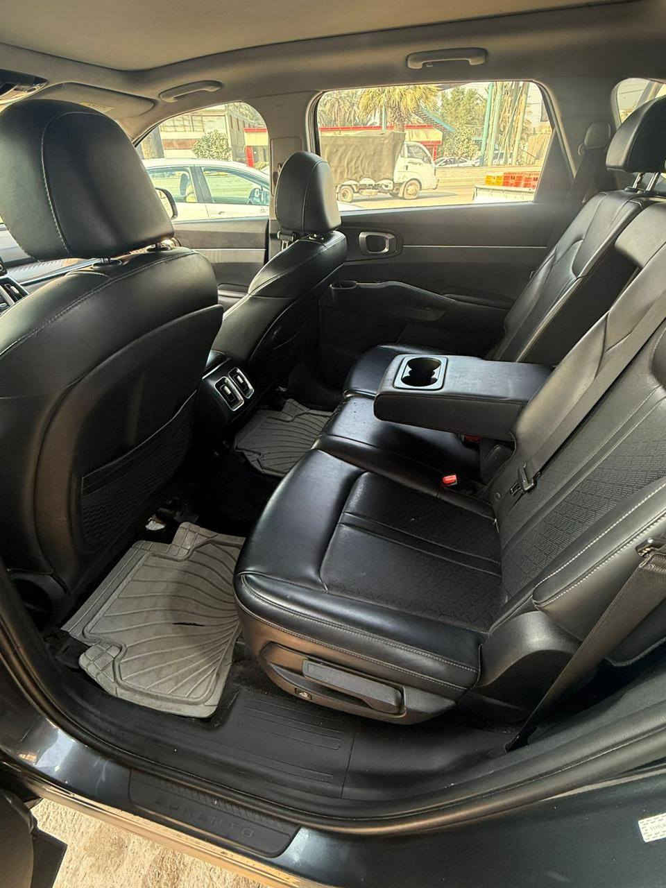 كيا سورنتو 2023 وارد امريكي فول واحد ع واحد حادث بسيط جدا فقط بنيد مصبوغ بدون تبديل بدون دواخل
بنوراما 
بصمه 
كشنات جلد 
رادار 
تحكم ذاتي 
تحديد مسار 
محرك 2500
سبعه راكب 
جنطه ذكيه 
فول الفول 
رقم بغداد دولي بسمي 
السعر 197$  ***********
