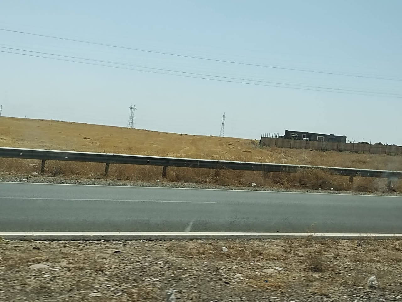 ارض للبيع قرية النجم طريق الموصل موقع تجاري للستفسار التصال ***********
