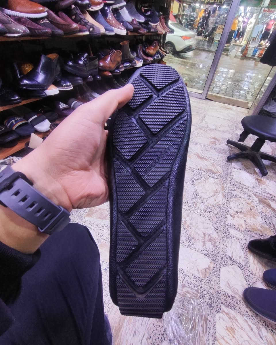 ماركة ROCK PORT 
قطعه جديدة أصليه اورجنال قياس ٤٤ ونص 
طول القدم ٢٨ ونص 
جلد طبيعي قطعه جدا مريحه وخفيفه الوزن 
السعر ٦٥ ألف شامل التوصيل 
المكان كرادة داخل مجاور دايموند مول في فرع علاء حداد محل الأيطالي الايطالي


**إذا كنت صاحب هذا الإعلان وتريد حذفه لأي سبب، رجاءا أرسل رسالة إلى الدعم الفني**