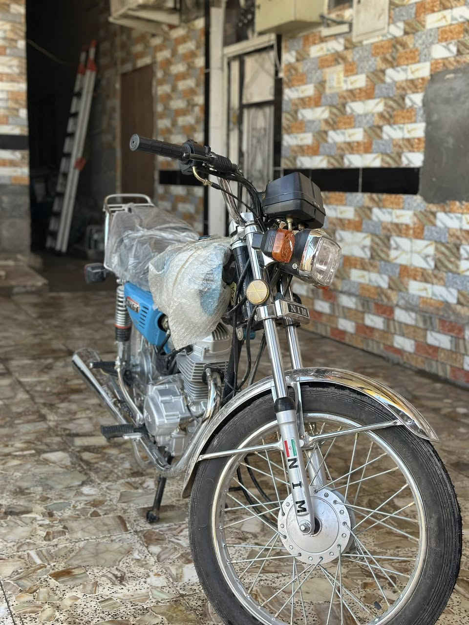 السلام عليكم
دراجه نامه امتياز أخت الشلامجه باب اول  موديل 2025 صارلها سبوع من طالعه من الوكيل أوراق أصوليه ترقيم ثاني يوم 
سعرها مليون و650قفل الرقم ***********
