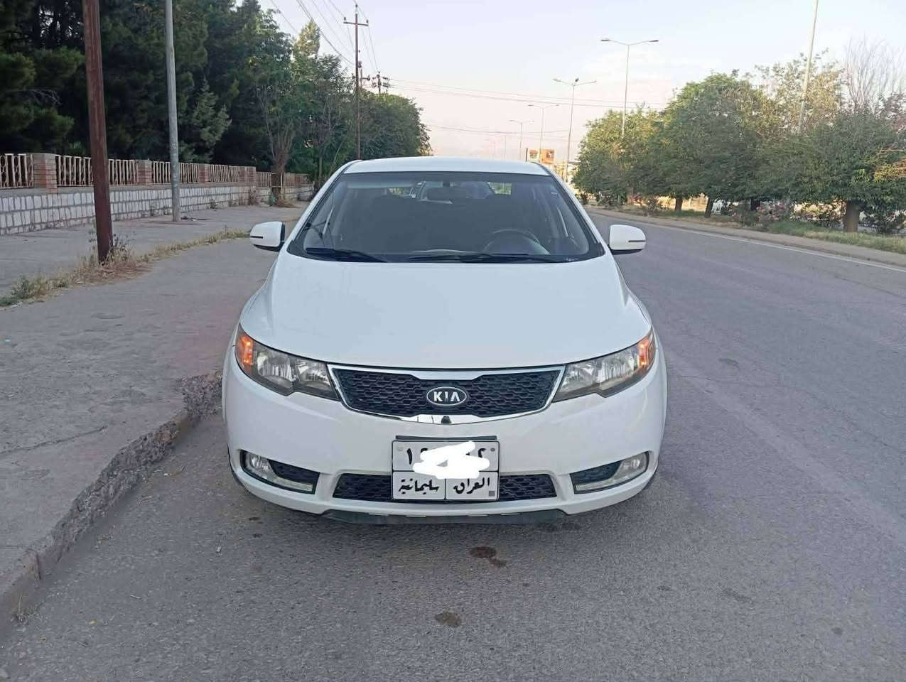 سیراتۆ مۆدیل    2013ناوڕەش سێ گێڕ 160هەزار ڕۆشتووە مەکینەی نەکراوەتەوە یەک چملوخی گۆڕاوە بە شریکە دوپەڵەی زۆربچوک کارتی هیە  سەنەوی تەواو بوەو  بەناوی خۆیەمەوەیە  سعری  115و معامەلە شوین هەڵەبجەی تازە 
*********** دار بنديهكان, السليمانية
