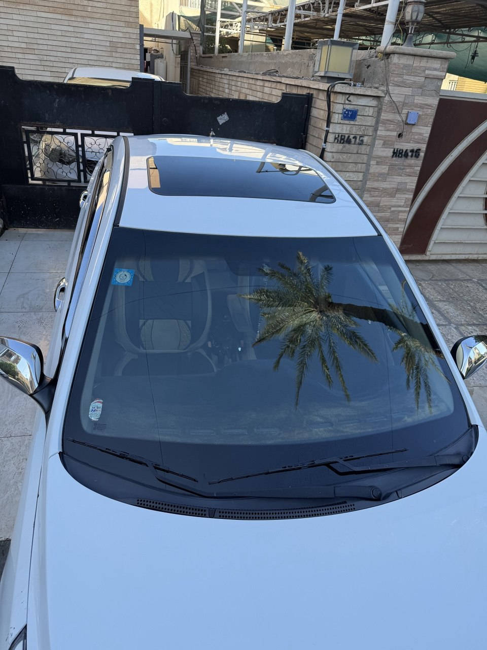 السلام عليكم .للبيع اكسنت خليجي موديل (2016)  لون ابيض محرك  (1600) دوش قطرتين. كامل مواصفات. شاشة اندرويد الجبيرة . كامرة خلفية.  تحكم بالستيرن .  تخم تايرات 4 جديد . باتري جديد . 5 ويل كب  . اشاير بالمري .سلايد  (تنتة ).  بدون حادث بس بيهة جاملغ معدل بس بارد والثانية ممسويهة مثل ما امبينة بالصور . واكو شخوص بالدعامية . والسونار مالتهة موجود . الدهنوالصيانة  من شركة موبس ودفترهم موجود.. السنوية باسمي لنهاية سنة  2027 (السعر 115) بيهة مجال بسيط  .. المكان االكرادة ... (***********)
