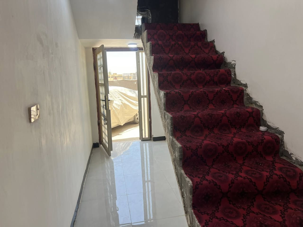 دار 🏠 للبيع 
المساحه 170م 
الموقع بابل المدحتيه حي بابل الزراعي 
يحتوي على غرف عدد 2
يحتوي على صاله 
يحتوي على مطبخ
استقبال 
مجمع صحيات داخليه وخارجيه 
البناء طابوق 🧱 الجمهوري 
السقف صب 
للاستفسار اكثر مراسله الصفحه او الاتصال على الرقم ***********
