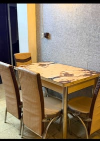 ميز طعام • ٤ كراسي • زيونه