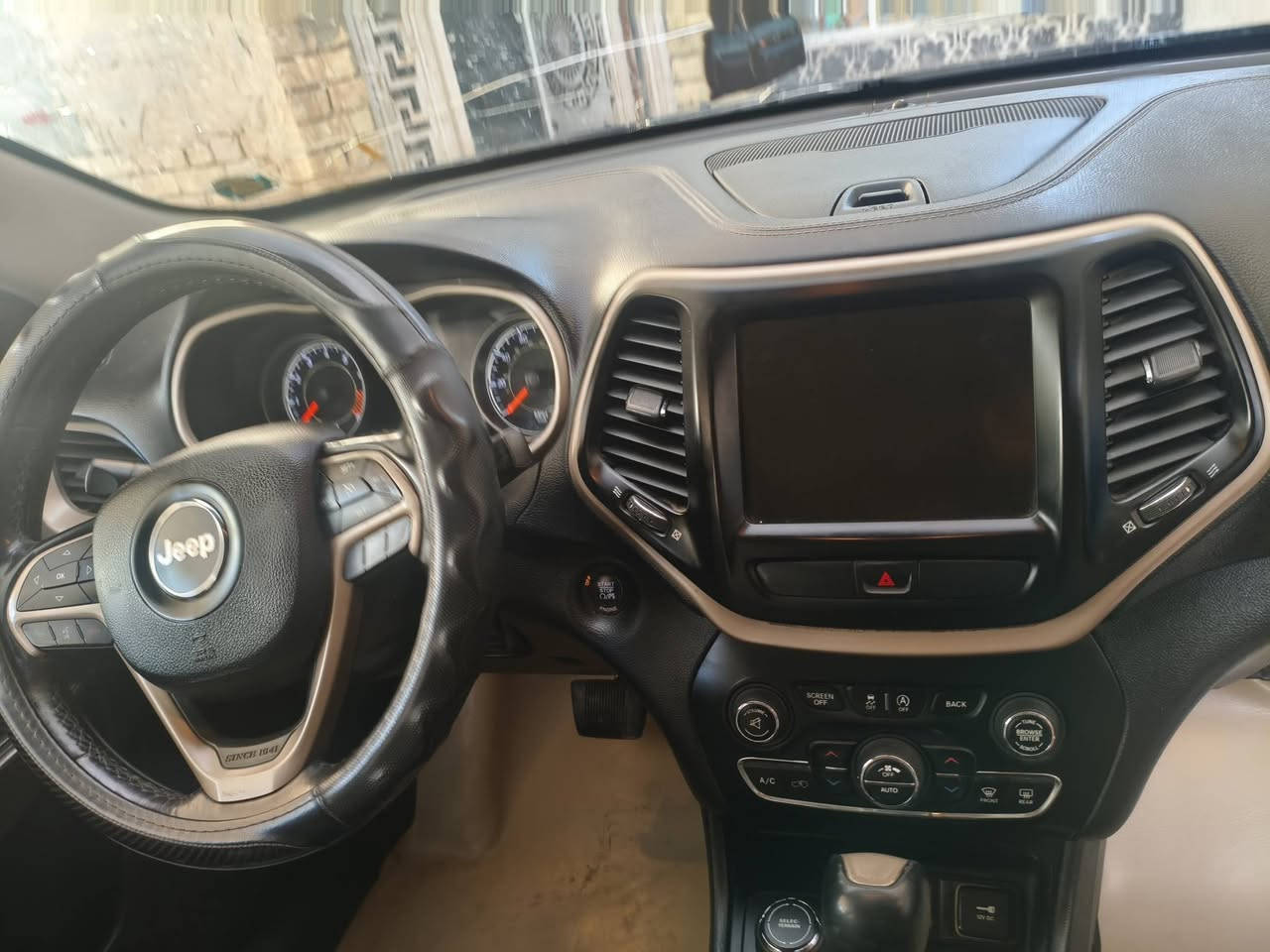 السلام عليكم جيب شيروكي 2015 للبيع فول مواصفات بنرامه مكينه 6 سلندر مكفوله كفاله لاصبغ ولا تبديل سعره 115 موجوده سياره ميسان رقم بغداد وبسمي رقم *********** مكلف بل نشر
